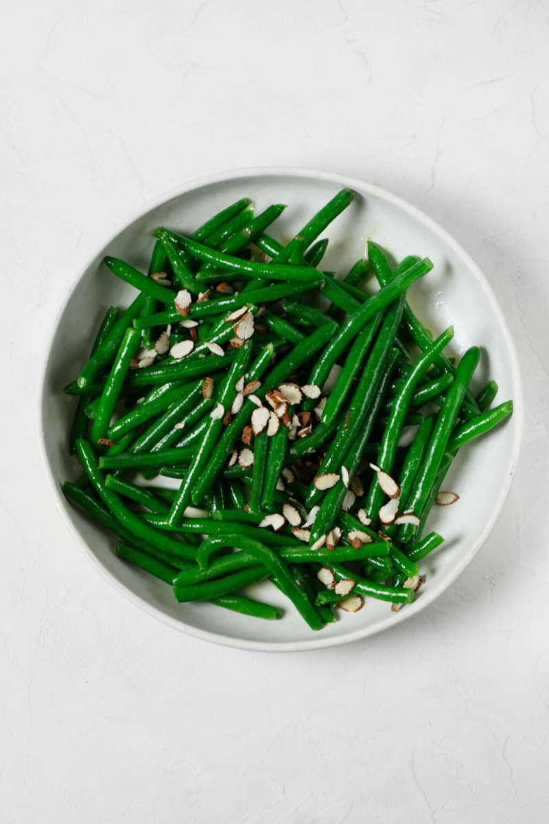 20231129_6566f4c3be360 Quick Steamed Green Beans with Dijon Vinaigrette